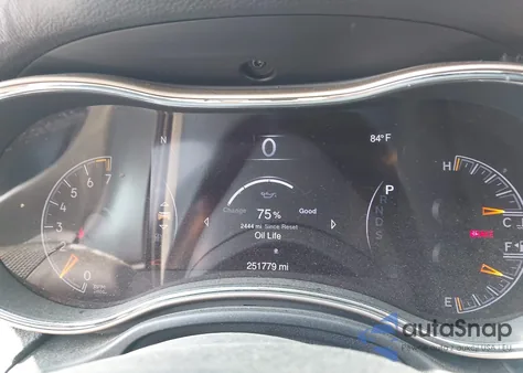 2015 Jeep Grand Cherokee Laredo z USA, uszkodzony, nr VIN 1C4RJEAG7FC713823